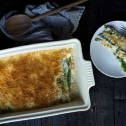 Asparagi gratinati avvolti con pancetta e gratinati con pecorino toscano