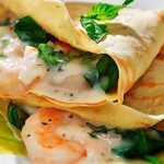 Crepes con gamberetti e spinaci