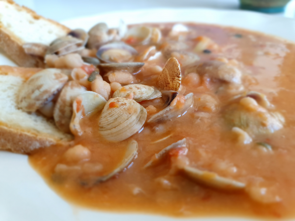 Zuppa di fagioli e vongole